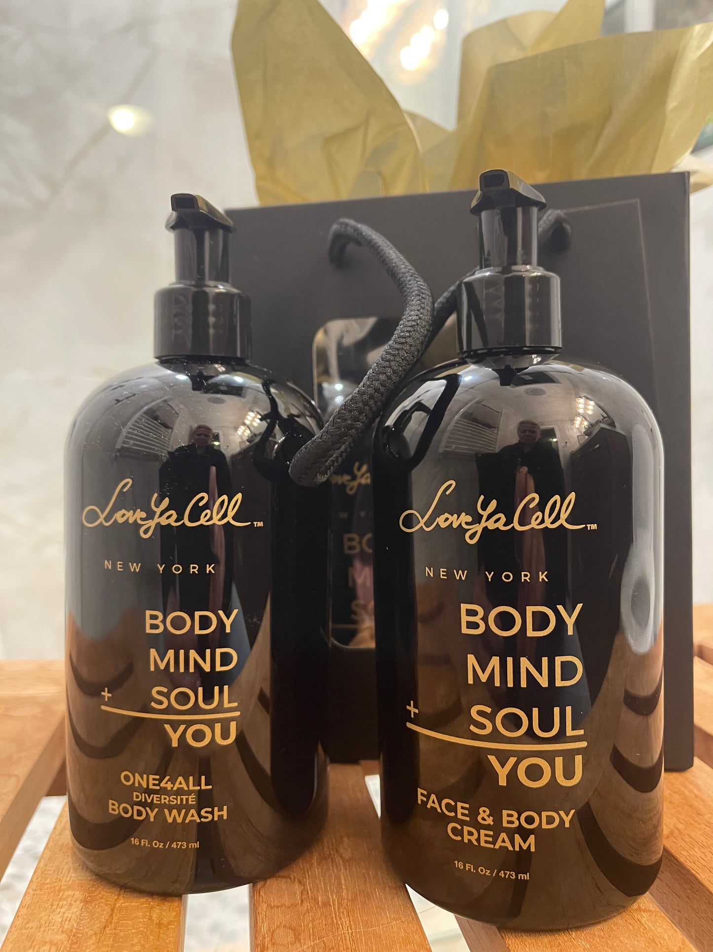 DIVERSITE ONE4ALL Body Wash & Body Lotion scent Vanilla and Moroccan oil for 40$ 473 ml each(16oz)